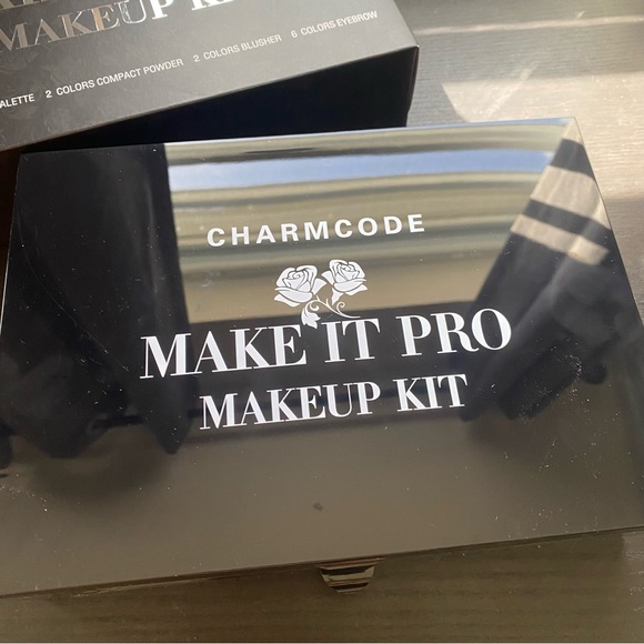 Makeup kit & Eye Primer - Picture 8 of 11